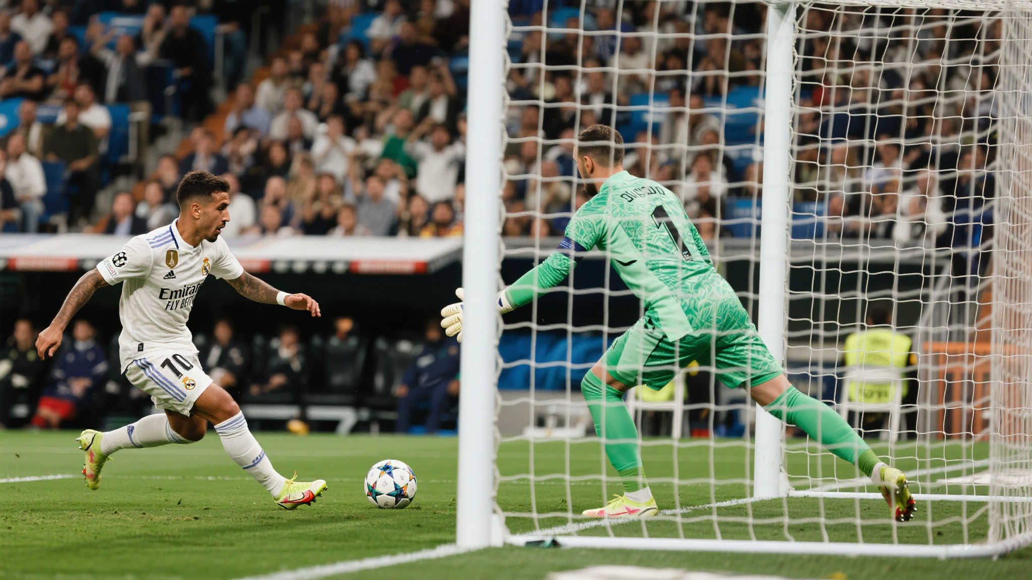 尤其是在第70分钟，新月前锋抓住一次快速反击机会，